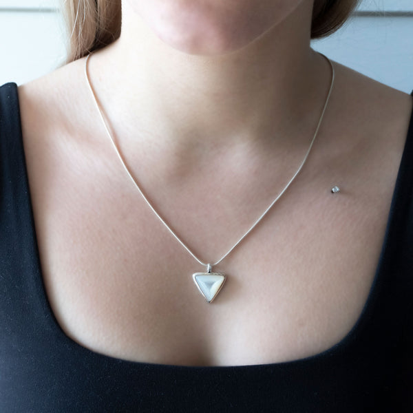 Asku Pendant | Mother of Pearl and 925 Sterling Silver